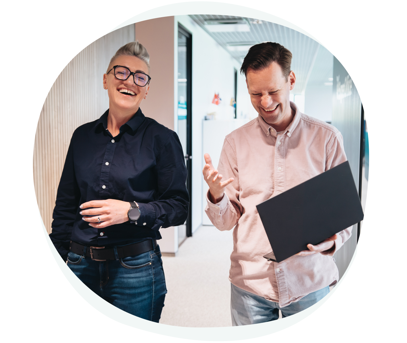 Bærbar computer, der viser SuperOffice CRM